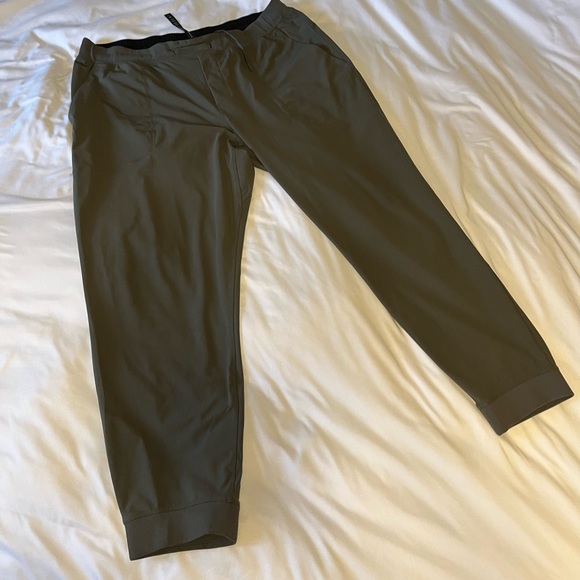 Lululemon ABC jogger army green 30” length XXL lightly worn - Picture 1 of 2